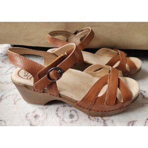 Dansko Women's Sz. 37/7 Seasonal Open Toe Sandals In Camel Leather